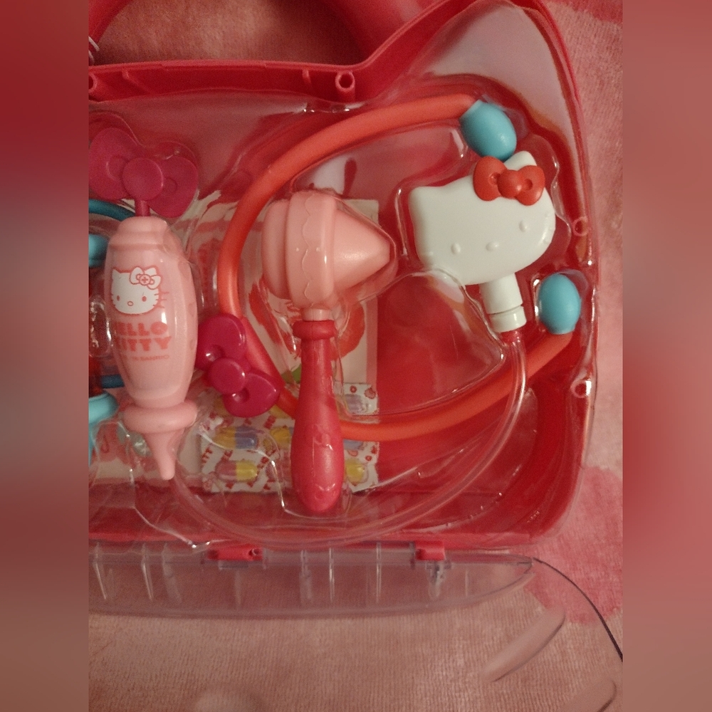EXCLUSIVE - Hello Kitty Officially Licensed Doctor/Nurse Playset - Picture 10 of 10